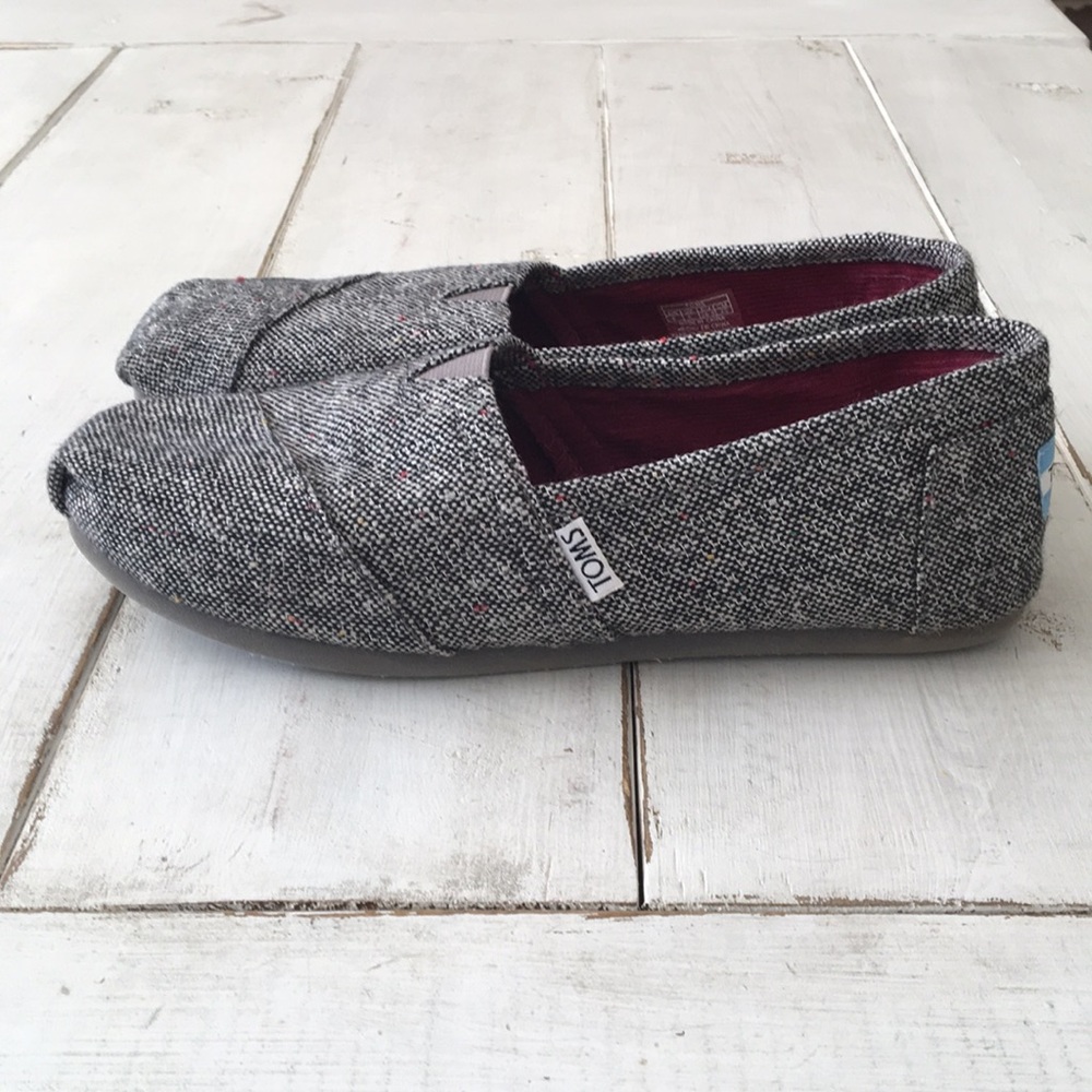 TOMS Black/Gray Tweed Classic Slip-on Sz 8